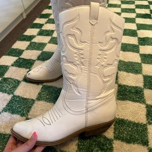 REPOST BC THEYRE NOT SOLD: Soda Women Western Cowgirl Pointed Toe, Pull On Boots